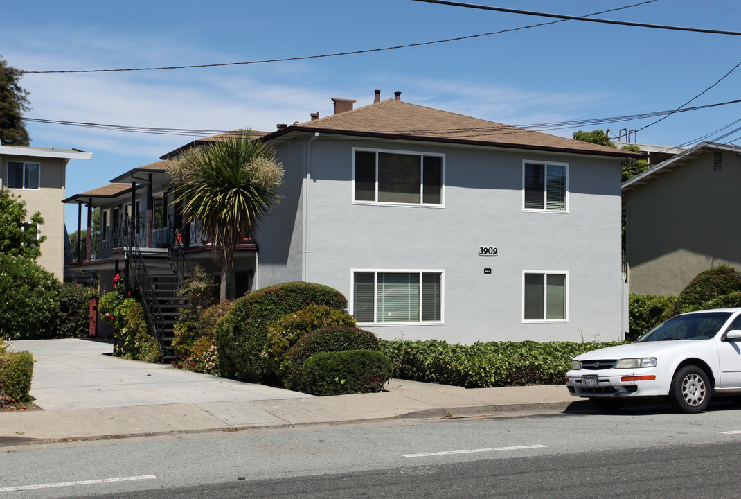 3909 Pacific Blvd in San Mateo, CA - Foto de edificio