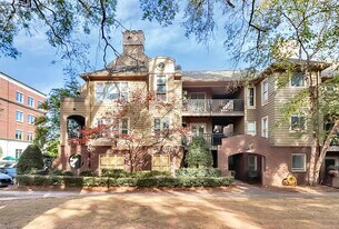 1109 E Morehead St in Charlotte, NC - Building Photo