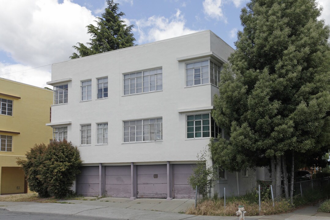 5930 Camden St in Oakland, CA - Building Photo