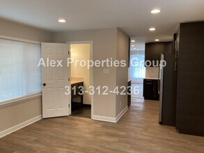 4330 Olivia Ave in Royal Oak, MI - Building Photo - Building Photo