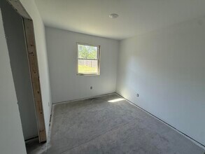 1352 Canonero Dr in Lexington, KY - Building Photo - Building Photo