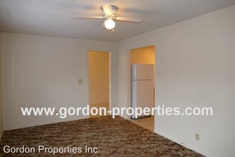 8430 SE 60th Ave in Portland, OR - Building Photo - Building Photo