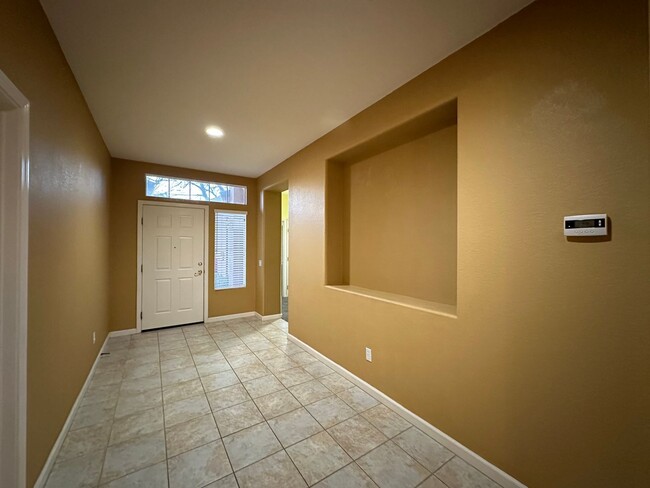 7912 Quaker Ridge Way in Sacramento, CA - Building Photo - Building Photo