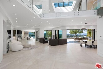 3911 Cody Rd in Los Angeles, CA - Building Photo - Building Photo