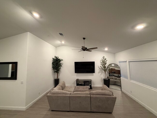 9101 Blossom Crk Dr in Shafter, CA - Building Photo - Building Photo