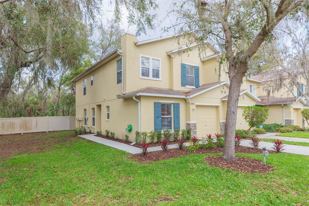 10906 Kensington Park Ave in Riverview, FL - Building Photo