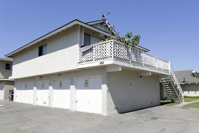 18581 Demion Ln in Huntington Beach, CA - Building Photo - Building Photo