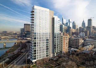 One Riverside Place in Philadelphia, PA - Foto de edificio - Building Photo
