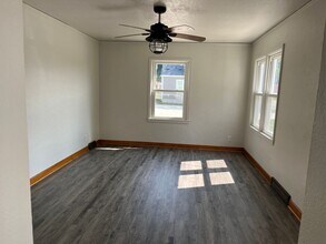 7003 Madison Ave in Urbandale, IA - Building Photo - Building Photo