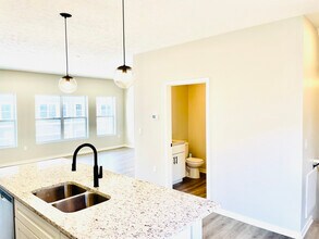 20877 South Ct in Elkhorn, NE - Foto de edificio - Building Photo