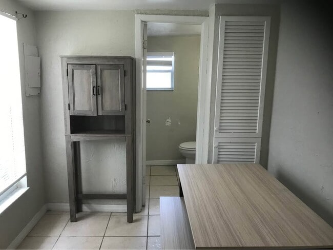 312 N J St, Unit 2 in Lake Worth, FL - Foto de edificio - Building Photo