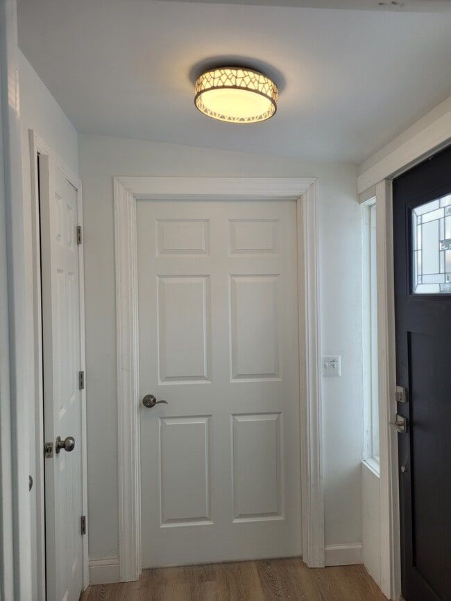 3082 Norcott Dr, Unit A in Keego Harbor, MI - Building Photo - Building Photo