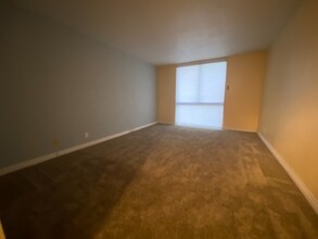 3930 University Center Dr in Las Vegas, NV - Building Photo - Building Photo