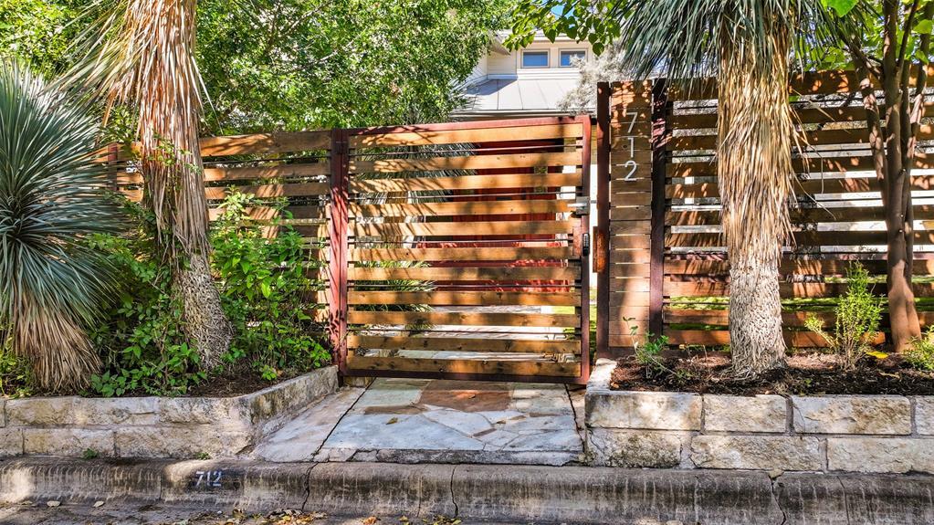 712 Brownlee Cir in Austin, TX - Building Photo