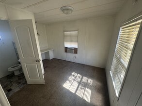2300 N Prairie Ave in Roswell, NM - Foto de edificio - Building Photo