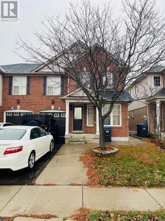 45 Keats Terrace in Brampton, ON - Building Photo
