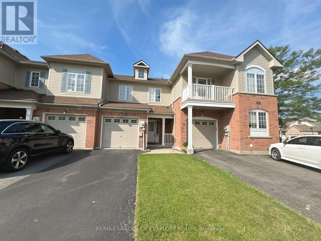 25 Chloe St in St Catharines, ON - Building Photo - Building Photo