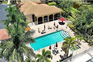 4450 Botanical Pl Cir, Unit 6 in Naples, FL - Building Photo