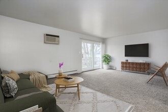 The Pointe at Cherry Hill in Westland, MI - Building Photo - Building Photo