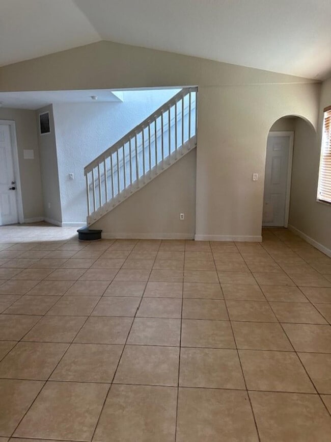 1008 NE 39th Ave in Homestead, FL - Building Photo - Building Photo