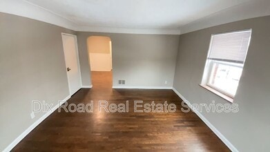 2390 Harrison Ave in Cincinnati, OH - Building Photo - Building Photo