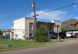 9514 N 8th St Apartamentos