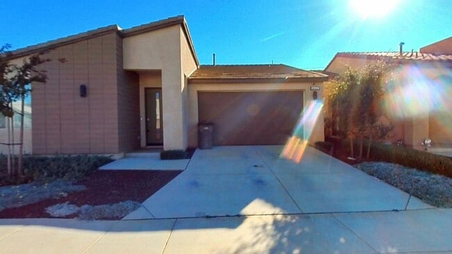 1627 Vlg Grn Wy in Beaumont, CA - Building Photo - Building Photo