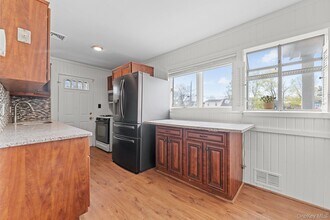 172 Front Ave in Brentwood, NY - Building Photo - Building Photo