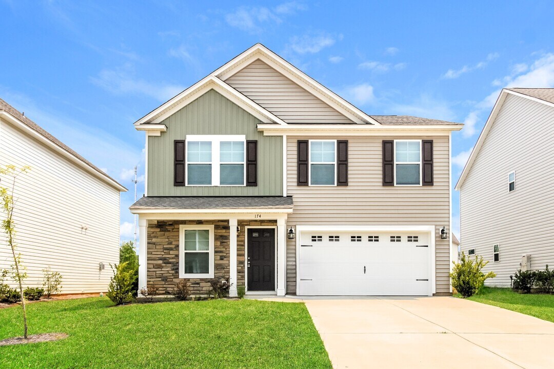 174 Wahoo Cir in Irmo, SC - Foto de edificio