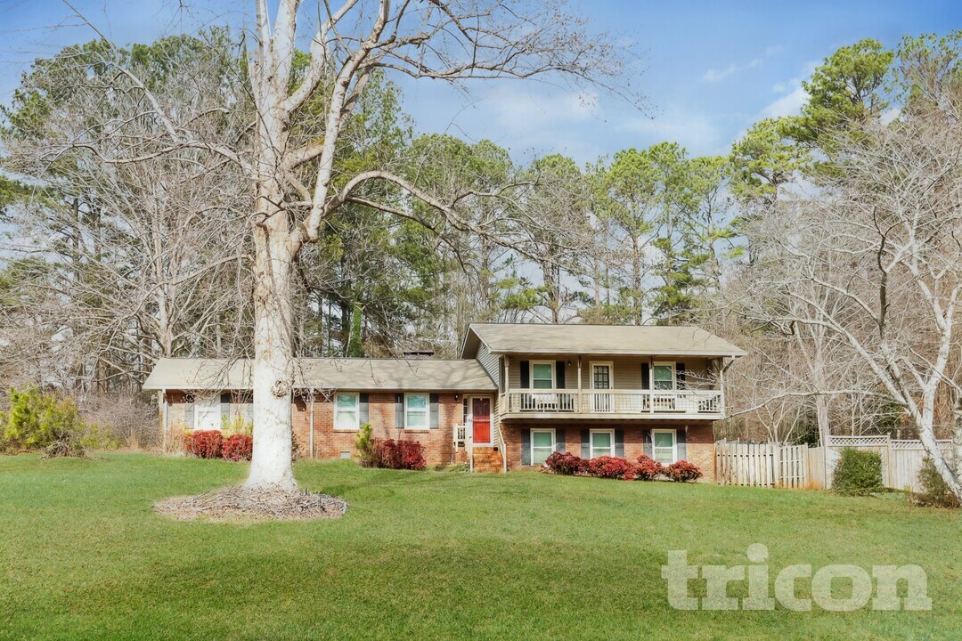 1458 Tall Pines Dr in Douglasville, GA - Foto de edificio