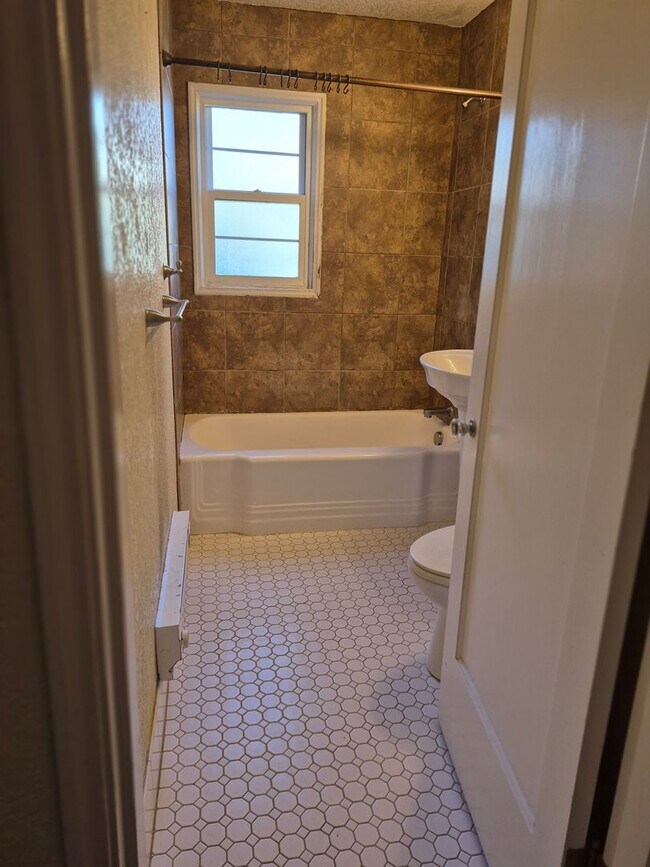 2105 SE Caruthers St in Portland, OR - Building Photo - Building Photo