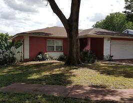 12343 102nd St in Largo, FL - Building Photo