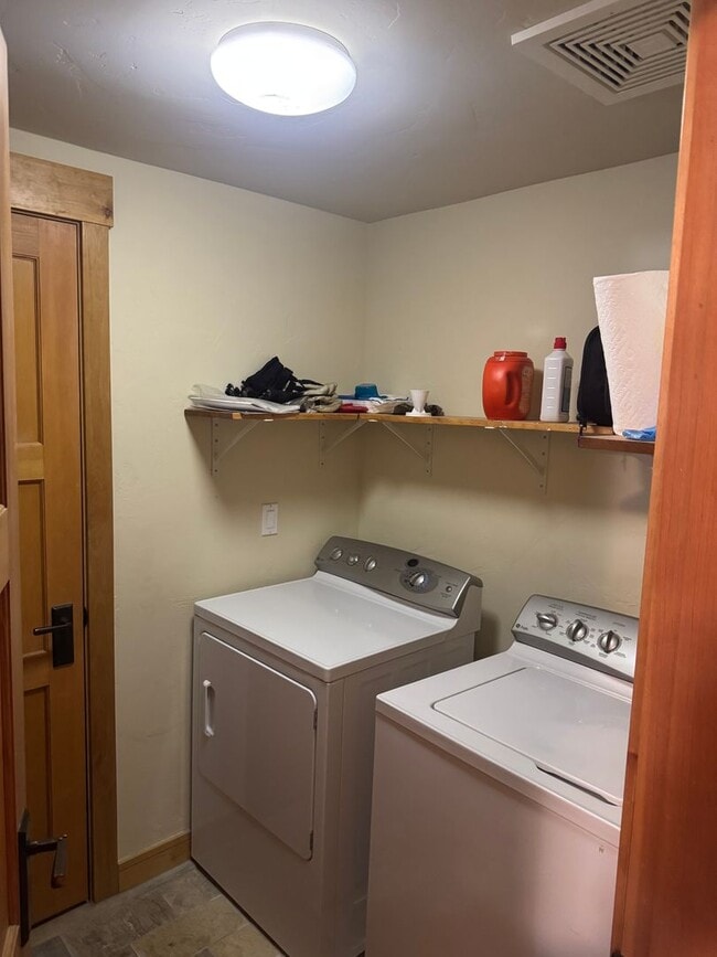 34 Bear Ct in Mammoth Lakes, CA - Building Photo - Building Photo