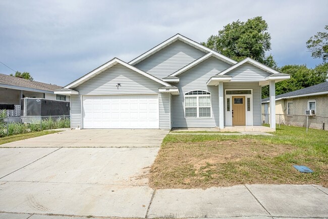 345 Bowen St in Biloxi, MS - Building Photo - Building Photo