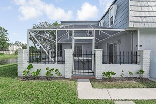 12057 Basin St N in Wellington, FL - Building Photo