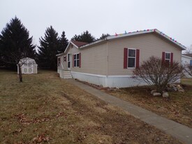 371 Chinkapin Trail in Lapeer, MI - Building Photo