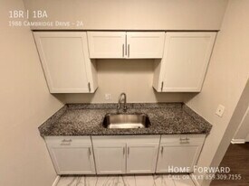 1988 Cambridge Dr in Lexington, KY - Building Photo