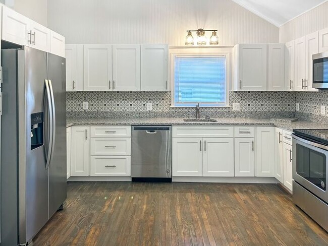 974 Crystal Rock Rd in Lusby, MD - Building Photo - Building Photo