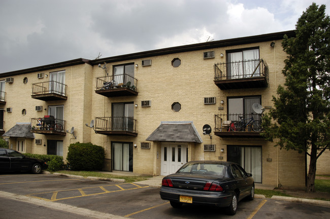 4241 Jennifer Ln in Arlington Heights, IL - Foto de edificio - Building Photo