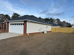 100 Englewood Ct in Bonaire, GA - Building Photo - Building Photo