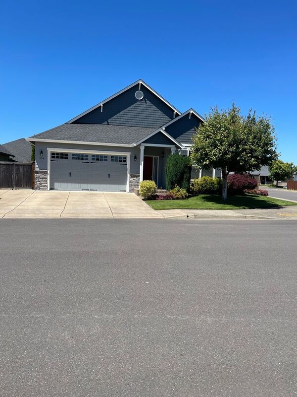 1104 S 41st St in Springfield, OR - Building Photo - Building Photo