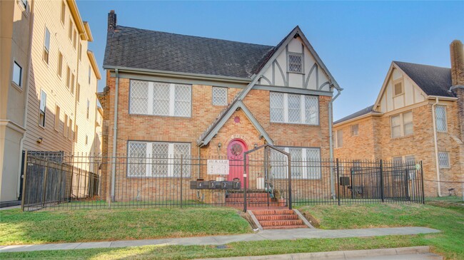 property at 401 W Clay St