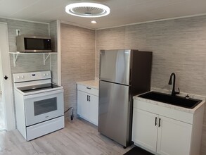 39 Garfield St, Unit #4 in Westbrook, ME - Building Photo - Building Photo