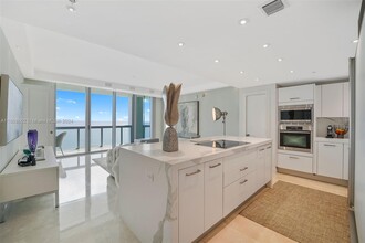 6899 Collins Ave in Miami Beach, FL - Building Photo - Building Photo