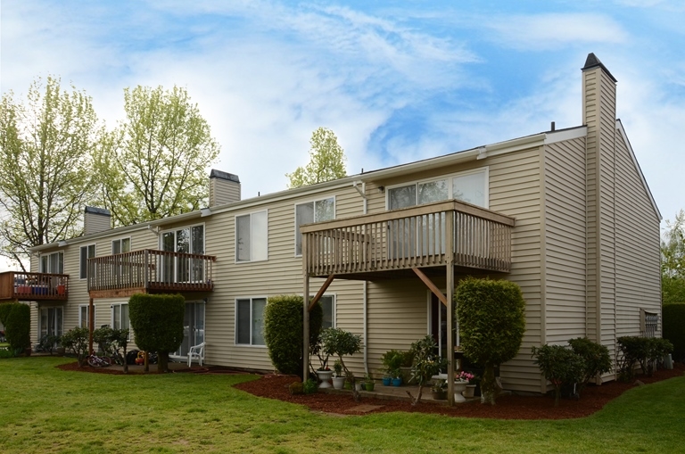 Mountain View Apartments in Canby, OR - Building Photo