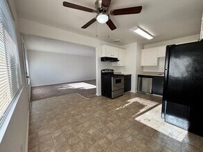 340 NE Cleveland Ave in Gresham, OR - Building Photo - Building Photo