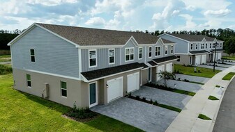 1602 Fan Palm Dr in Davenport, FL - Building Photo