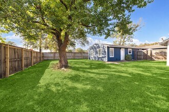 1147 Du Barry Ln in Houston, TX - Building Photo - Building Photo