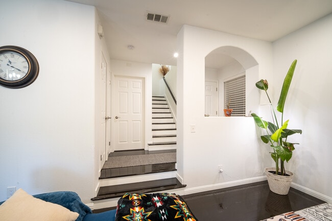 14557 Cambria Way in Los Angeles, CA - Building Photo - Building Photo