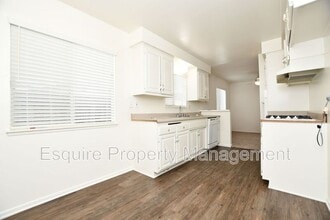 160 Marker Ave in Camarillo, CA - Building Photo - Building Photo